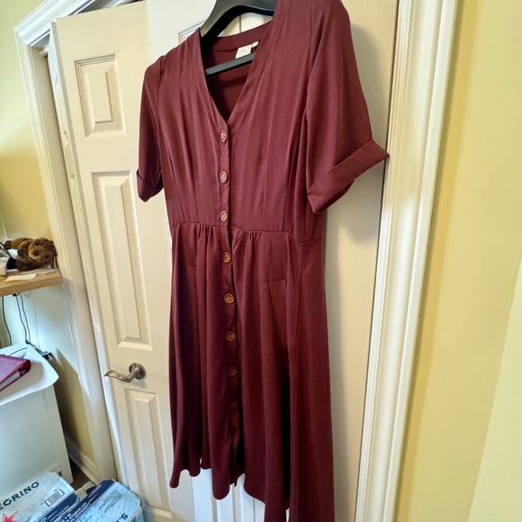 Elegant Burgundy Button-Down Dress - Picture 11 of 11